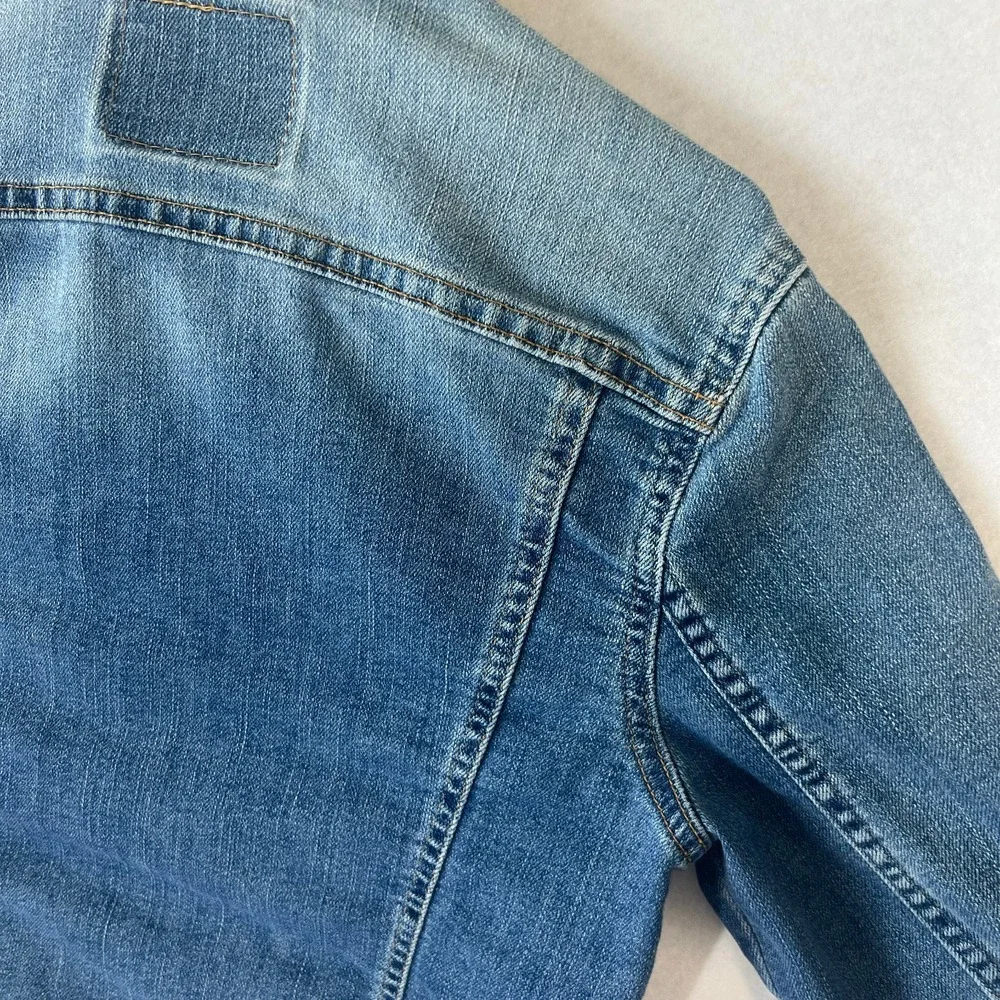 Levi's Women's M Denim Trucker Jacket Blue Button Sherpa Fur Trim 90s‎ Y2k